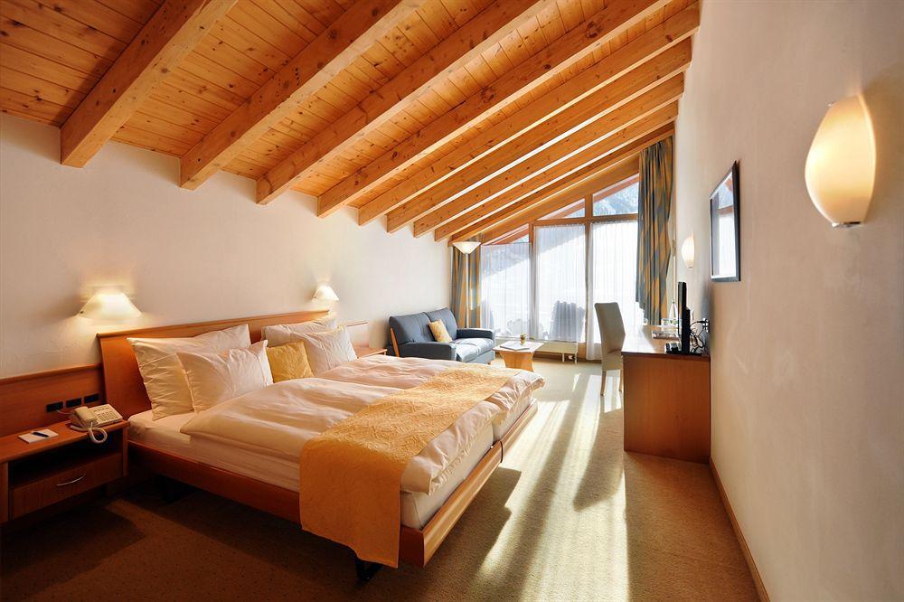 Hotel Tschugge Zermatt Bagian luar foto