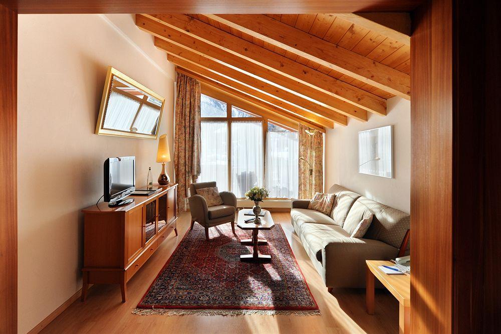 Hotel Tschugge Zermatt Bagian luar foto