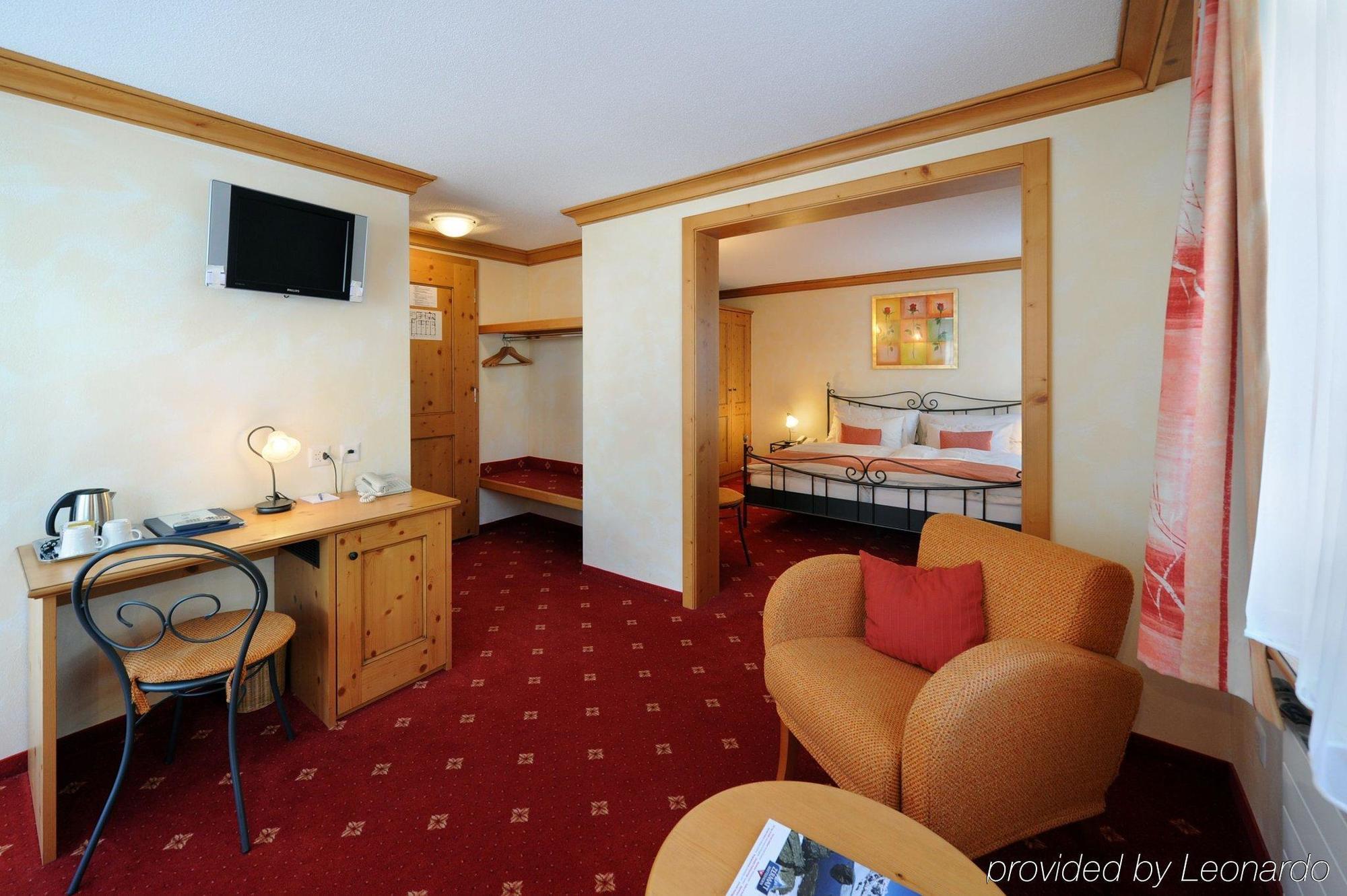 Hotel Tschugge Zermatt Bagian luar foto