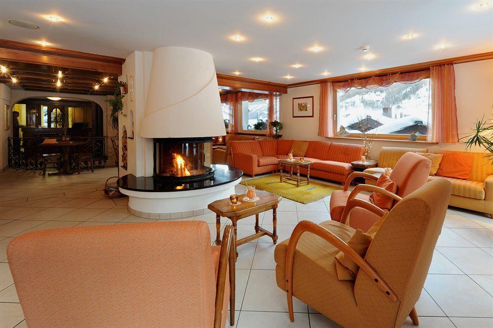 Hotel Tschugge Zermatt Bagian luar foto