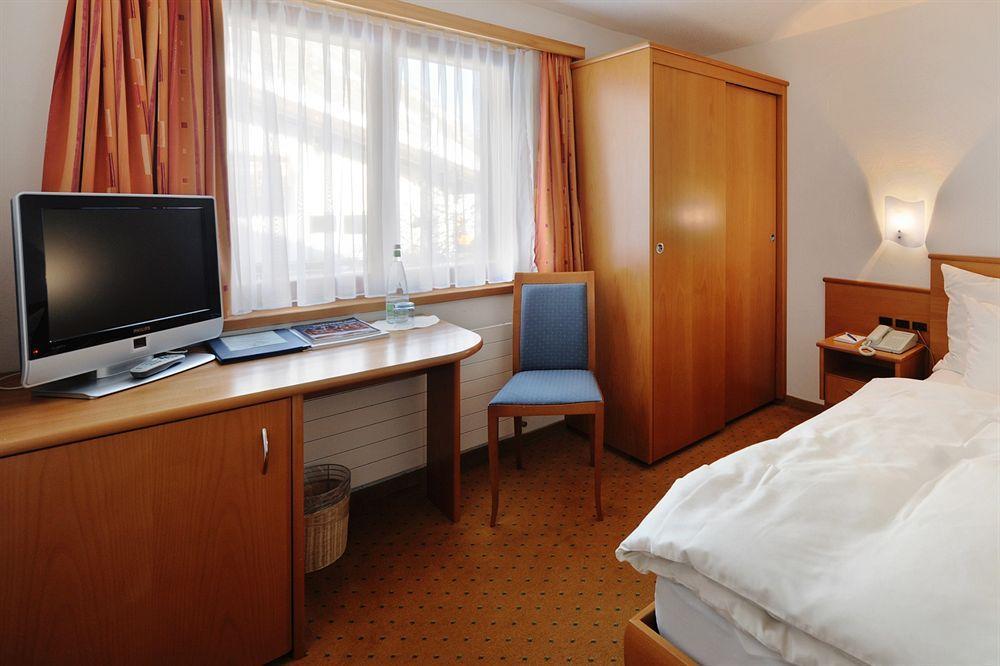 Hotel Tschugge Zermatt Bagian luar foto