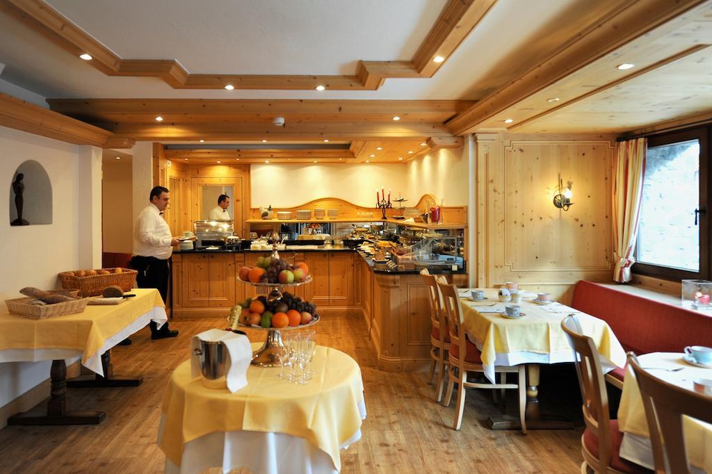 Hotel Tschugge Zermatt Bagian luar foto
